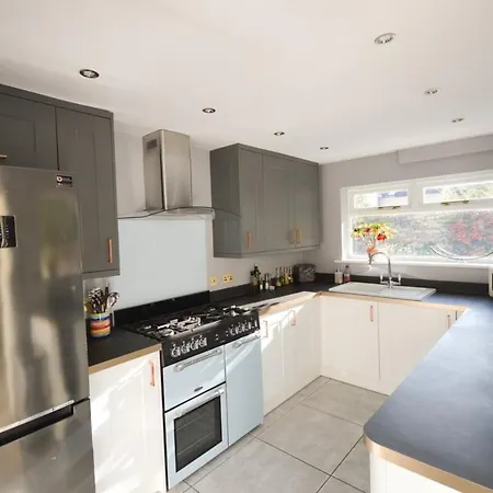 Outstanding 3 Bedroom House In Montpelier *