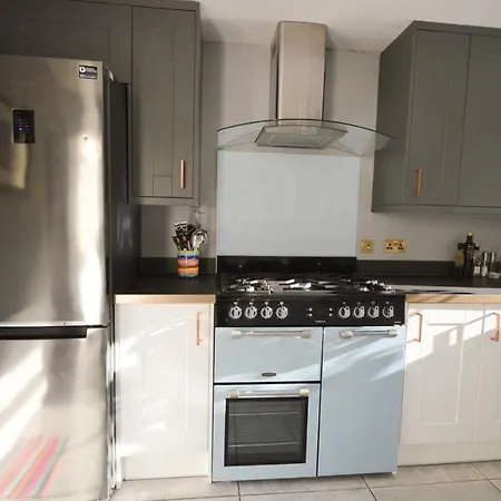 Outstanding 3 Bedroom House In Montpelier *