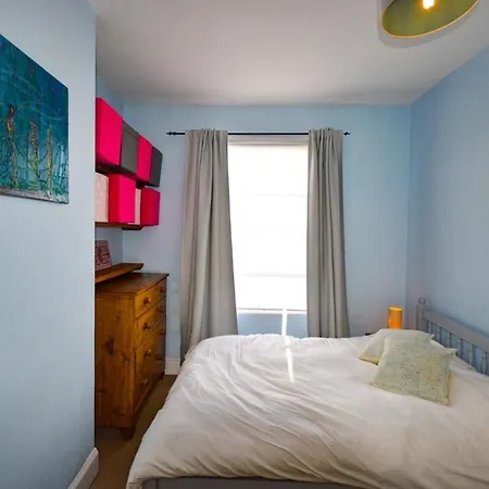 Outstanding 3 Bedroom House In Montpelier 布里斯托