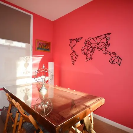 Outstanding 3 Bedroom House In Montpelier 度假居 *