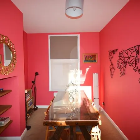 Outstanding 3 Bedroom House In Montpelier 度假居 *