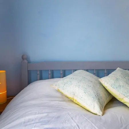 Outstanding 3 Bedroom House In Montpelier 布里斯托
